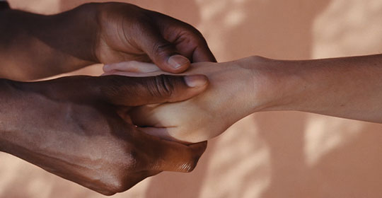 العناية باليدين